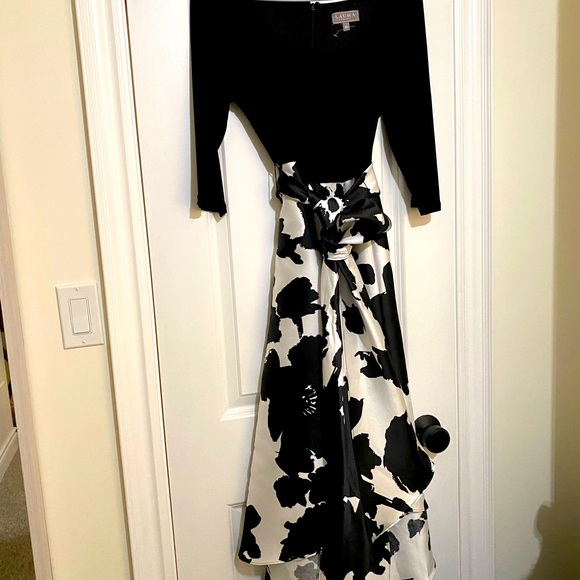 BLK & WHITE DRESS. - Picture 1 of 4